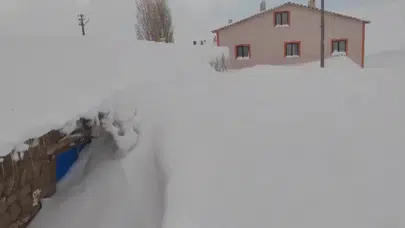 Kamçatka Değil Sivas: Köy Evleri Kar Altında Kaldı