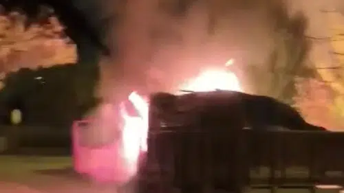 Kayseri'de Park Halindeki Kamyon ve Ticari Araç Alev Aldı