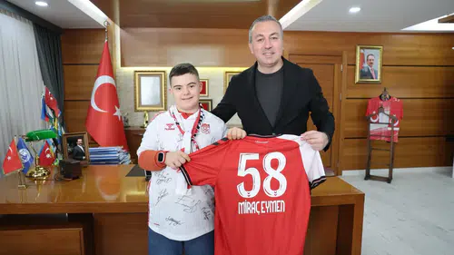 Duygulandıran Buluşma: Minik Taraftar Başkanlık Makamında