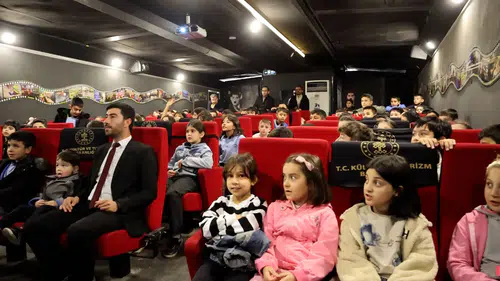 Sinema Tırı Sivas'ı Dolaşıyor: İlçe İlçe Sanat Şöleni