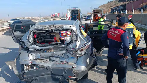 Cip ve kamyon çarpıştı! Aile tatili kabusa döndü