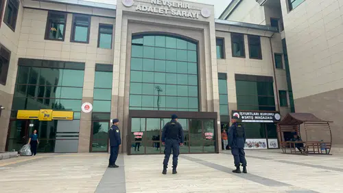 Adliye Önünde Pompalı Tüfek Alarmı!