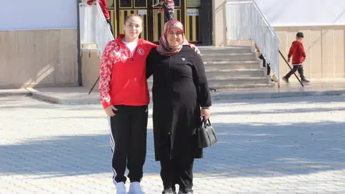 Avrupa Şampiyonalarında Türk Bayrağını Dalgalandırıyor