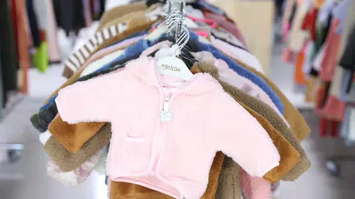 5 Bin Aileye Kışlık Kıyafet Desteği: Dost Market ve Dost Mağaza