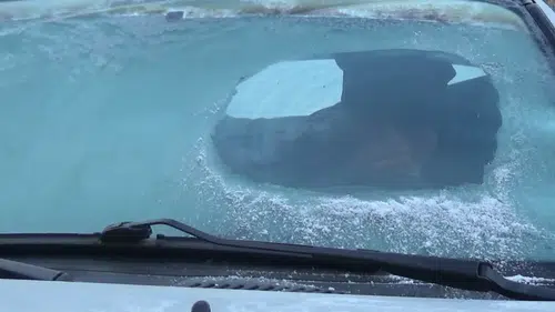 Kars’ta eksi 13 şoku! Araçların camları buz tuttu