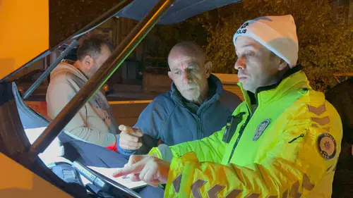 Ehliyetsiz sürücüyü kurtarmaya gelen kişi de ehliyetsiz çıktı