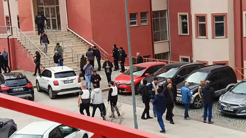 Kampüste tansiyon yükseldi: Silahlı rehine olayı