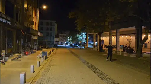 Sındırgı'da ard arda depremlerle sarsıldı