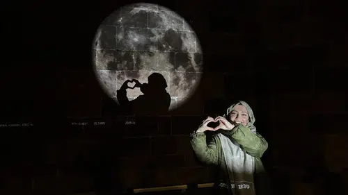 Süper Ay Kayseri'yi Aydınlattı: Yüzde 30 Daha Parlak Görüldü