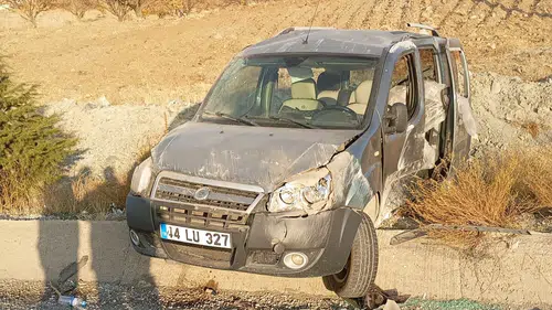 Kontrolden Çıkan Hafif Ticari Araç Su Kanalına Girdi: 1 Yaralı