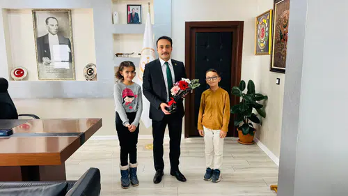Minik Öğrencilerden Gemerek Kaymakamlığına Ziyaret