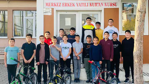 Kangal’da Hafızlık Öğrencilerine Bisiklet Hediyesi
