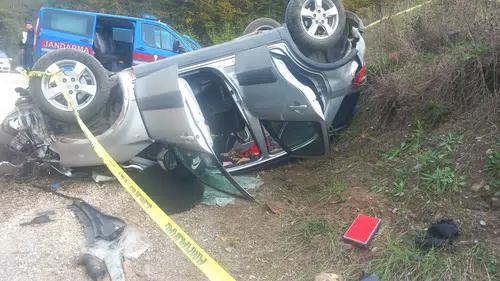 D-140 karayolunda aile faciası! Araç metrelerce yuvarlandı