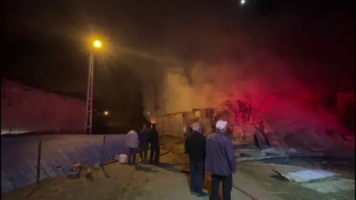 Sivas'ta Köyde Ahır Yangını: Korku Dolu Kurtarma Operasyonu