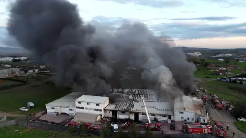 Tuzla’da sanayi bölgesinde korkutan yangın! Gökyüzü siyah dumanla kaplandı