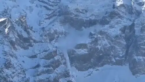 Kar yığını dağdan böyle aktı! Ağrı Dağı’nda çığ anı