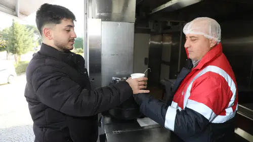 Öğrencilerin İçini Isıtan Hizmet: Sıcak Çorba İkramı Başladı