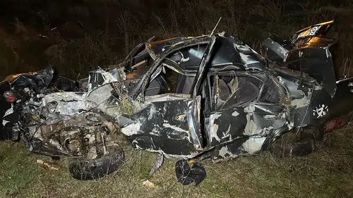 Gece yolculuğu felaketle bitti! Uşak’ta otomobil hurdaya döndü