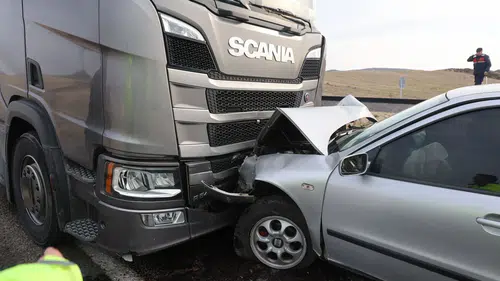 Nevşehir'de can pazarı! Otomobil tırla çarpıştı, 1 ölü 3 yaralı