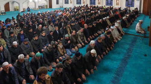 Terzibaba Külliyesi’nde Sabah Namazı: Vatandaşlardan Yoğun İlgi