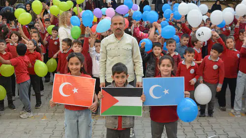 787 Balon Özgürlük İçin Gökyüzünde: Çocukların Sesi!