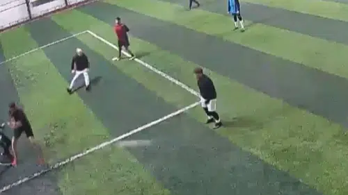 Halı sahada acı son! Maç sırasında fenalaşan adam hayatını kaybetti