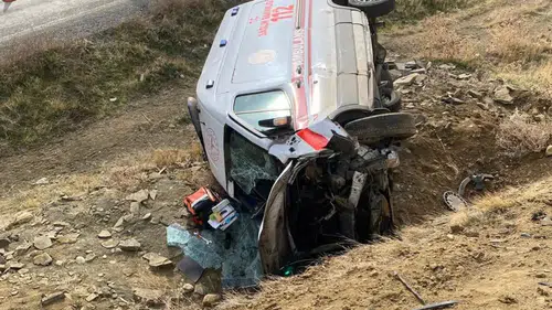 Görev dönüşü feci kaza! Ambulans takla attı