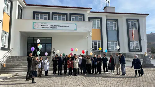 Öğrenciler Engeli Deneyimledi: Tekerlekli Sandalye ve Göz Bandı Parkurları