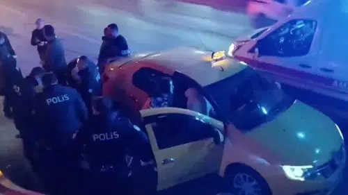 Bursa’da eğlence mekanı önünde silahlı çatışma! 1'i ağır 2 yaralı