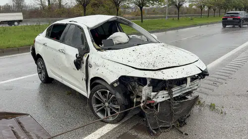 Kontrolden çıkan araç takla attı! 3 yaralı