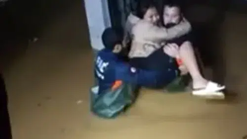 Alanya’da sel felaketi! Suların ortasında kalan kadın, ekipler tarafından böyle kurtarıldı