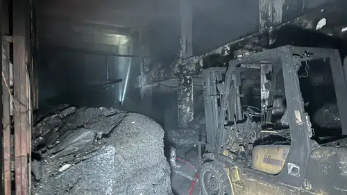 Uşak’ta yangın alarmı! Alevler tüm fabrikayı sardı