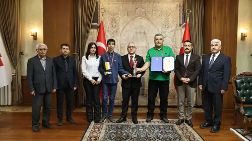 Sivaslı Genç Mucit Arda Uzun, Japonya’da Zirveye Çıktı