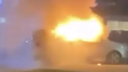 Bursa’da araç yangını: Alevler mahalleliyi sokağa döktü!