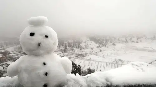 Kar Gerçekte Beyaz Değil mi? İşte Bilimsel Gerçek