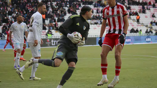 Erzurumspor FK Sivas Engelini 2 Golle Geçti: Sivasspor 10 Kişi Kaldı