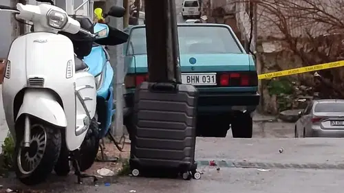 Eczane önünde bırakılan valiz paniğe neden oldu