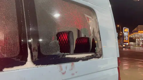 Alkol kontrolünde çılgına döndü: Camı kırıp kafasını yaraladı!