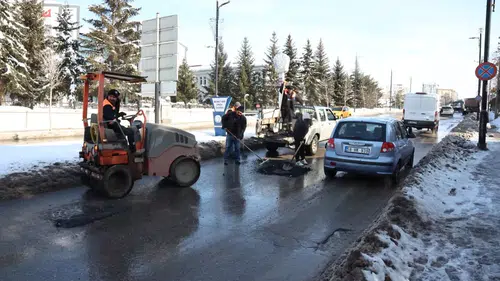 Bozulan Yollar İçin Acil Müdahale: Çukurlar Kapatılıyor