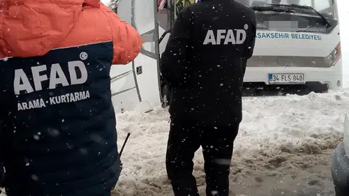 Cenaze taşıyan minibüs takla attı: 22 kişi yaralandı!