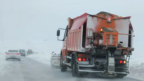 Yoğun Kar Sivas’ı Teslim Aldı, Ulaşım Durma Noktasında