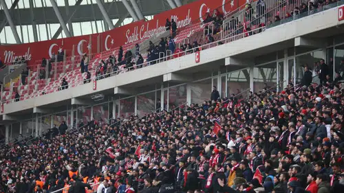 Sivas 4 Eylül’de Rekor Katılım: Taraftar Tribünlere Akın Etti!