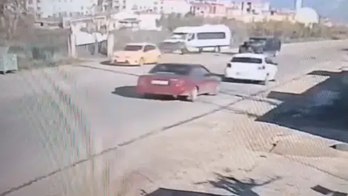 İşçi servisiyle ticari araç kafa kafaya çarpıştı! 7 yaralı