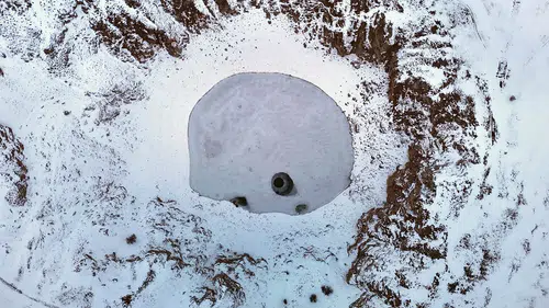 Sivas'ta Doğa Mucizesi: Renk Değiştiren Kızılçan Gölü Dondu!