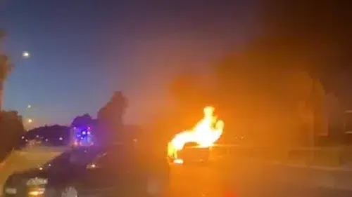 Çarpışan otomobil alev aldı! Trafik kısa süreli felç oldu