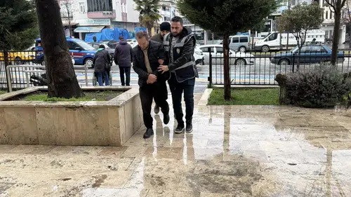 Kaçak göçmen taşıyan araçlar polis operasyonuyla yakalandı