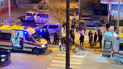 Tarsus’ta feci kaza! Motosikletler çarpıştı, sürücüler yaralı