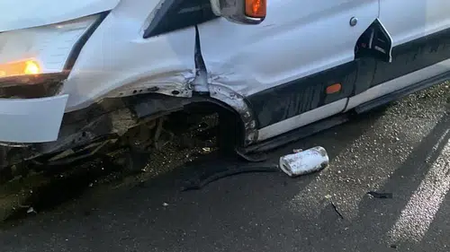 Öğretmenevi önünde feci kaza: Minibüs ve otomobil çarpıştı