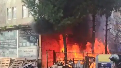 5 katlı binada korkutan yangın! Depo küle döndü