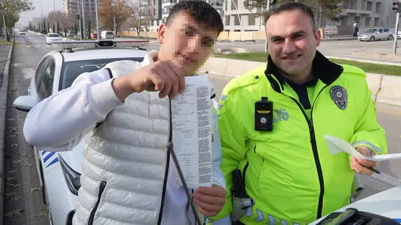 Ehliyetsiz sürücü Drone’dan kaçamadı, ceza makbuzuyla hatıra fotoğrafı çektirdi!